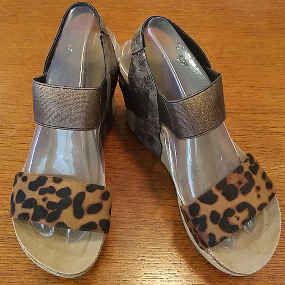 Leopard print wedges